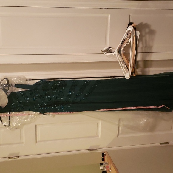 Green Prom/Wedding guest/Formal Occasion Dress St. PATRICK'S DAY - Picture 8 of 16